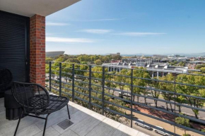 Styled top floor apartment, With back-up power